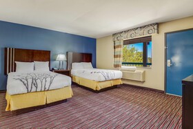 Econo Lodge Inn & Suites
