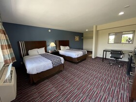 Econo Lodge Inn & Suites