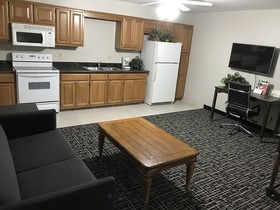 Days Inn by Wyndham Grove