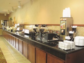 La Quinta Inn & Suites by Wyndham Lawton / Fort Sill