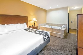La Quinta Inn & Suites by Wyndham Lawton / Fort Sill