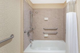 Hawthorn Suites by Wyndham Midwest City Tinker AFB