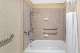 Hawthorn Suites by Wyndham Midwest City Tinker AFB