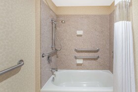 Hawthorn Suites by Wyndham Midwest City Tinker AFB