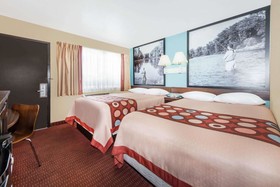 Super 8 by Wyndham Midwest City OK