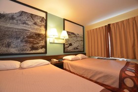 Super 8 by Wyndham Midwest City OK