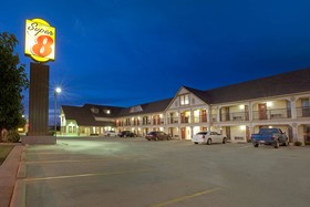Super 8 by Wyndham City of Moore