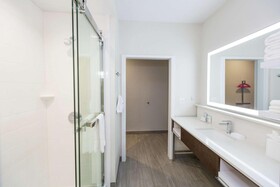 Hampton Inn Mustang