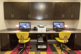 Hampton Inn Mustang