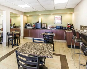 Econo Lodge Inn & Suites Near Bricktown