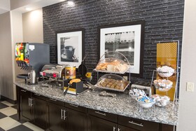 Hampton Inn & Suites Oklahoma City Airport