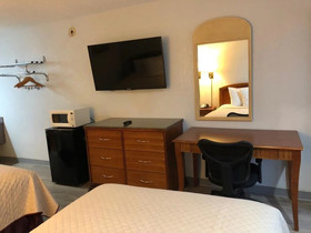 Colonial Inn Shawnee