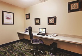 Comfort Inn & Suites Shawnee North near I-40