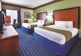 Comfort Inn & Suites Shawnee North near I-40