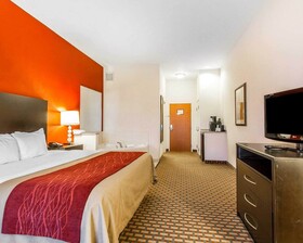 Spark by Hilton Shawnee