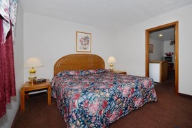 Oak Hill Inn & Suites