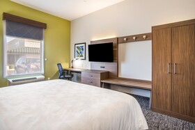 Holiday Inn Express & Suites East Tulsa - Catoosa