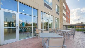 Holiday Inn Express & Suites Tulsa Midtown
