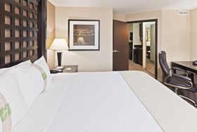 Holiday Inn & Suites Tulsa South