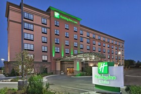 Holiday Inn & Suites Tulsa South