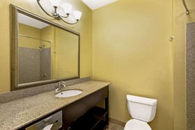 La Quinta Inn & Suites by Wyndham Tulsa Airpt / Expo Square