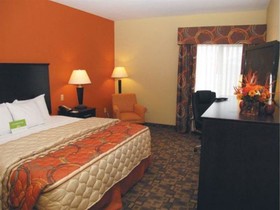 La Quinta Inn & Suites by Wyndham Tulsa Airpt / Expo Square