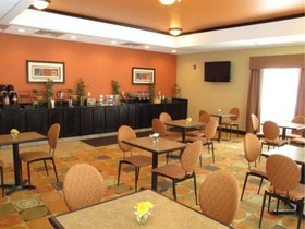 La Quinta Inn & Suites by Wyndham Tulsa Airpt / Expo Square