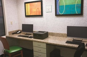 La Quinta Inn & Suites by Wyndham Tulsa Central