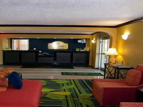 La Quinta Inn & Suites by Wyndham Tulsa Central