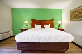 Tulsa Square Hotel Central, I-44 by OYO