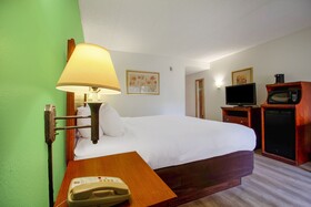 Tulsa Square Hotel Central, I-44 by OYO
