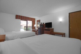 Tulsa Square Hotel Central, I-44 by OYO