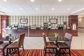 La Quinta Inn & Suites by Wyndham Tulsa Midtown