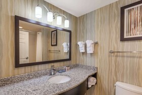 La Quinta Inn & Suites by Wyndham Tulsa Midtown