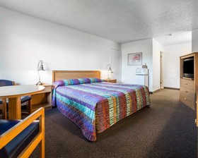 Rodeway Inn & Suites