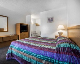 Rodeway Inn & Suites