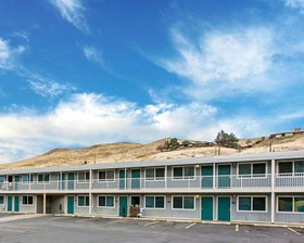 Rodeway Inn & Suites