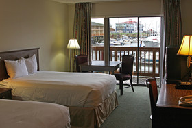 Astoria Riverwalk Inn