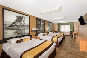 Super 8 by Wyndham Baker City