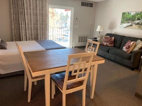 Bend Riverside Motel Suites