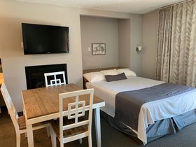 Bend Riverside Motel Suites