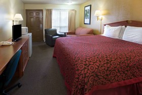 Days Inn by Wyndham Bend