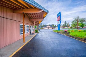 Royal Gateway Motel by OYO