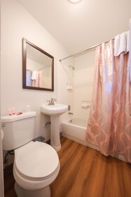 Royal Gateway Motel by OYO