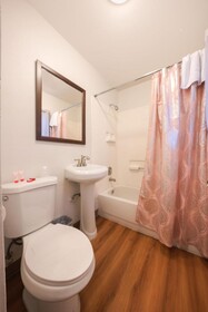 Royal Gateway Motel by OYO