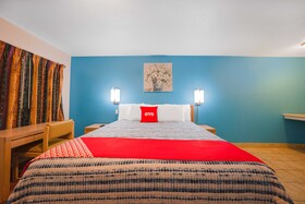 Royal Gateway Motel by OYO