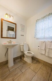 Royal Gateway Motel by OYO