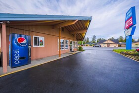 Royal Gateway Motel by OYO