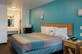 Motel 6 Canby Or