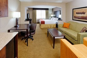 Creekside Hotel & Suites